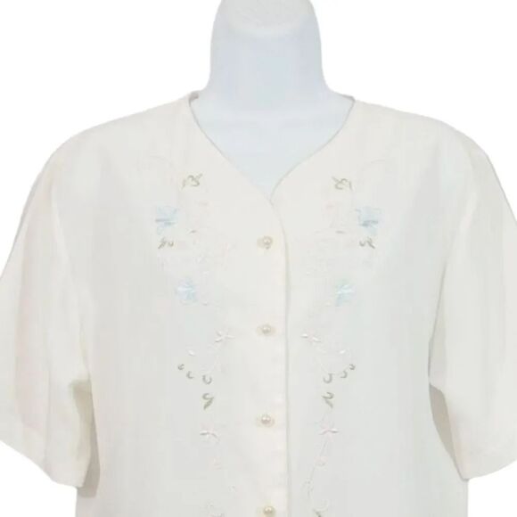 NEW Vintage Voir Collection Embroidered Floral Button Down Blouse Size Medium - Picture 3 of 9